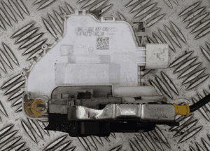 Zamek drzwi prawy przód 8X2837016  audi A1 2