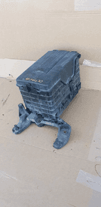 Obudowa podstawa akumulatora Skoda Octavia II 1K0915333C 1K0915335C 1K0915336B 10