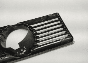 Grill atrapa osłona lampy prawa przód przednia bmw 7 E23 1977-1986 11