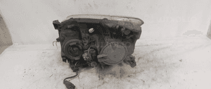 Przod przednia lampa prawa toyota avensis T25 4
