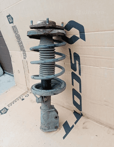 Amortyzator prawy przód przedni Mazda Premacy 3