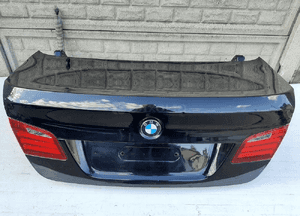 Bmw 5 v F10 sedan klapa pokrywa tył lampa 1