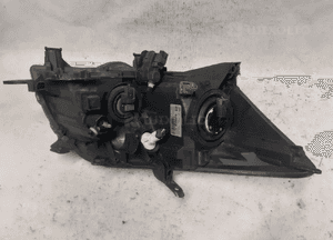 Przod przednia lampa lewa toyota auris E15 6