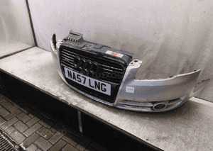 Audi A4 B7 zderzak przód przedni halogeny LY7W srebrny 3
