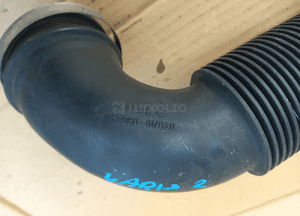 Toyota Yaris II 1.4 D4D rura wąż  powietrza 17880-0N030 2