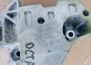 Łapa mocowanie silnika Skoda Octavia II 2.0 FSI 06F199207H 2