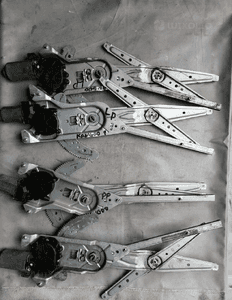 Podnośnik szyby lewy prawy przód Renault Kangoo I 8200188553 1