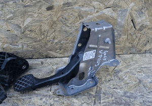 PEDAŁ HAMULCA SPRZĘGŁA VW GOLF V PLUS 1K1721057AL 2