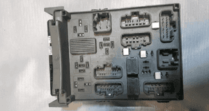 Skrzynka bezpieczników moduł Renault Laguna 2 II 01-07r 8200190293 2