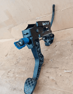 Pedał sprzęgła wysprzęglik pompka VW Golf IV 4 1J1721059BA 3