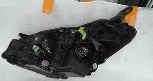 Toyota yaris iii lift lampa przednia prawa 6