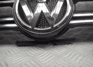 ATRAPA GRILL VW TIGUAN LIFT  5N0853653E ORG 4
