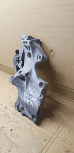 Łapa mocowanie alternatora VW Passat B6 1.9 TDI 038903143AF 3