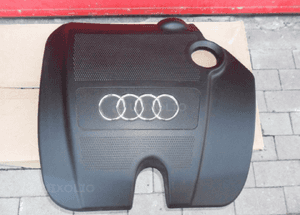 Osłona pokrywa na silnik audi A3 8L0 1.6 benzyna 1