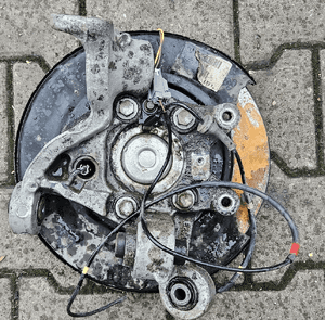 Volvo S60 zwrotnica piasta tył tylna prawa lewa 1
