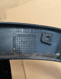 Listwa błotnika nadkole tylne prawe FK72-290E22 Land Rover Discovery Sport L550 2