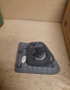 lampa prawa w klape avensis t27 3