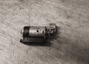 RANGE ROVER L322 SILNICZEK KOLUMNY KIEROWNICZEJ 3