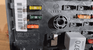 SKRZYNKA BEZPIECZNIKÓW VW PASSAT B7 2.0 TDI 3C0937125 2