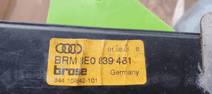 Mechanizm podnośnik szyby ramka lewy tył Audi A4 B6 8E0839461 4