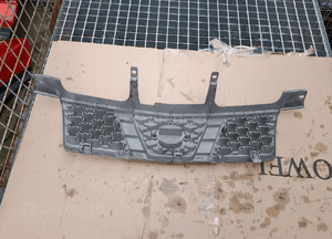 Nissan x-trail atrapa przednia grill 01-03 2