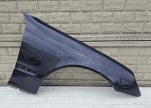 Mercedes c-klasa W203 błotnik przedni prawy 1