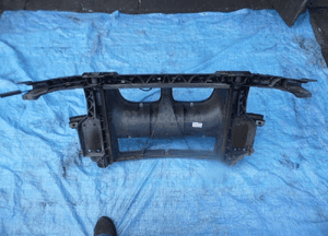 Bmw E87 118D 120D pas przedni wzmocnienie belka 2