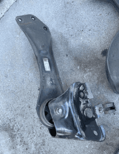 mercedes CLA 118 A177 AMG wahacz Piasta  amortyzator drazek tylne tylny 8