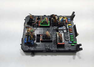Moduł bsi skrzynka bezpieczników citroen C5 iii BSI04EV K04-00 96640590800 2