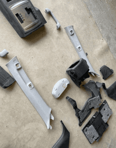 mitsubishi pajero IV 2010r v90 osłona słupek plastik uchwyt napoje rączka słoneczniki 9