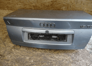 Audi A4 B6 sedan tylna klapa 3