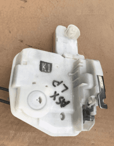 Zamek lewy przód Mitsubishi Asx 3