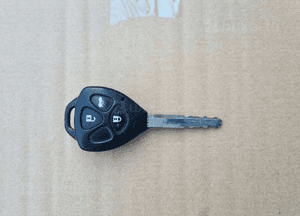 Toyota AVENSIS T27 09-11 kluczyk 1