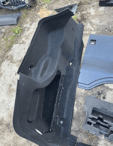 MERCEDES E 212 tapicerki bagażnika boczki styropian podstawa akumulatora osłona pasa tylnego 2