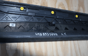Listwa drzwi lewa tylna audi SQ8 Q8 s-line 4M8853969B 2020 6