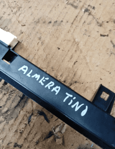 Trzecie światło stop Nissan Almera Tino 3