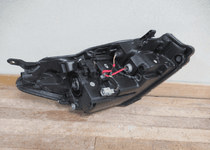 Lampa przednia przód lewa toyota yaris iii 3 lift soczewka 2014-2017 18