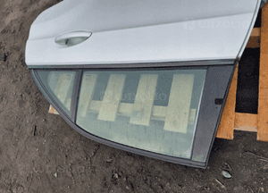 Mercedes e-klasa W212 sedan drzwi lewy tył kompletne w kolor 5