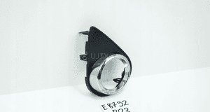Toyota yaris iii 2011- atrapa kratka halogen zderzaka chrom prawy przód 2