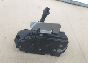 Zamek prawy przód Audi A3 8P 03-13r 4E2837016 2