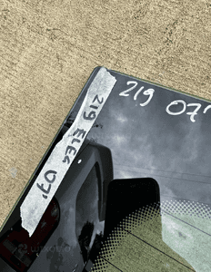 MERCEDES CLS 219 szyba tył tylna grzana oryginał 9