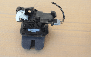 Zamek tylnej klapy audi A6 C6 avant 4F9827520B 2008 2