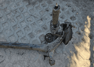 toyota PRIUS PLUS belka tylna oś 2