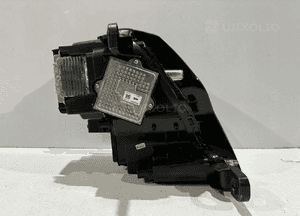 JEEP GRAND CHEROKEE WK2 Lampa bi-xenon R - 15889 7
