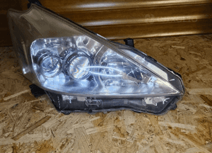 TOYOTA PRIUS PLUS 12-15 lampa przednia prawa ksenon xenon 1