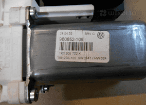 SILNICZEK SZYBY PRAWY PRZÓD PASSAT B6 1K0959702K 2