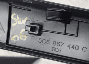 Listwa dekor drzwi lewy / prawy przód vw jetta 5C6867439C / 5C6867440C 8