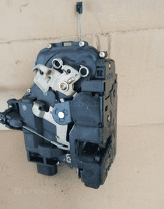 Zamek drzwi prawy przód przedni VW Passat B5 6X1837014H 2