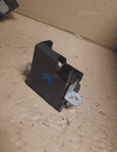 Zamek klapy tył seat vw nr 1K6827505C 1