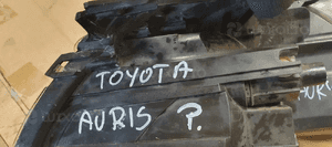 Lampa prawy przód przednia prawa Toyota Auris 5